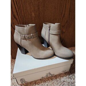 Ankle boots size 8.5